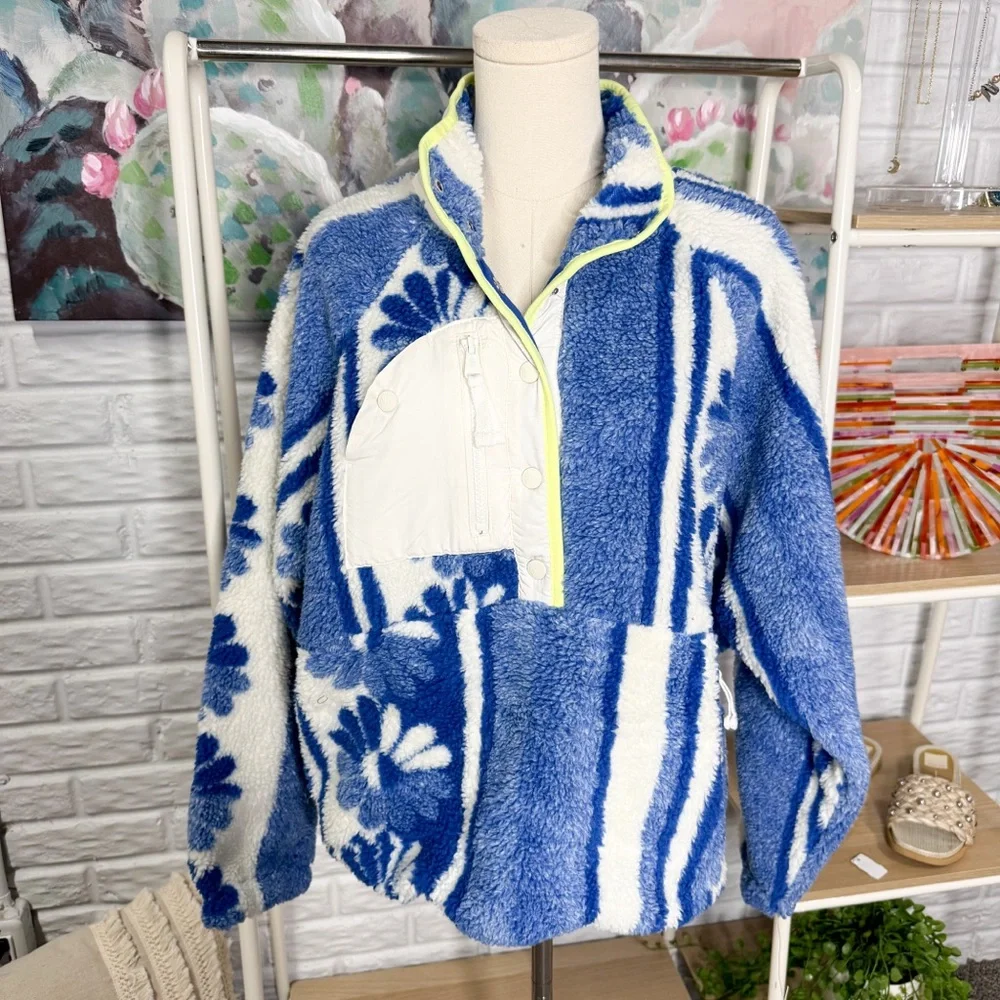 Free People New Hit The Slopes Fleece Pullover Blue White Floral Combo - Picture 2 of 4